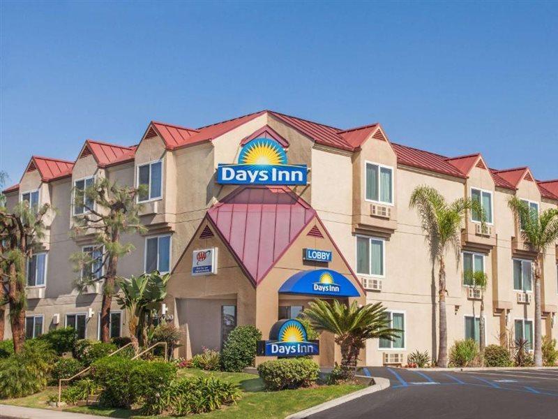 Days Inn By Wyndham Carlsbad Bagian luar foto