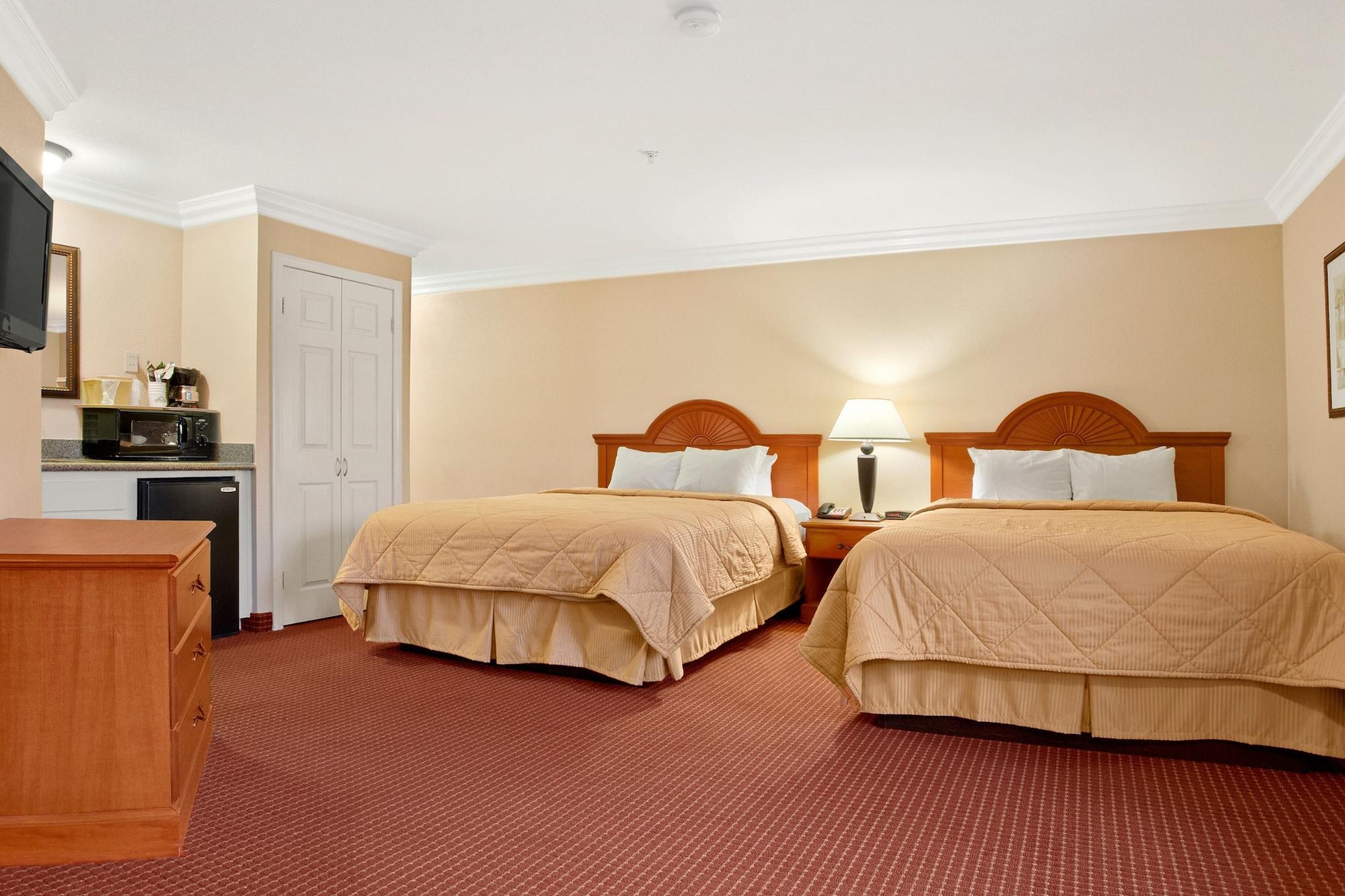 Days Inn By Wyndham Carlsbad Bagian luar foto