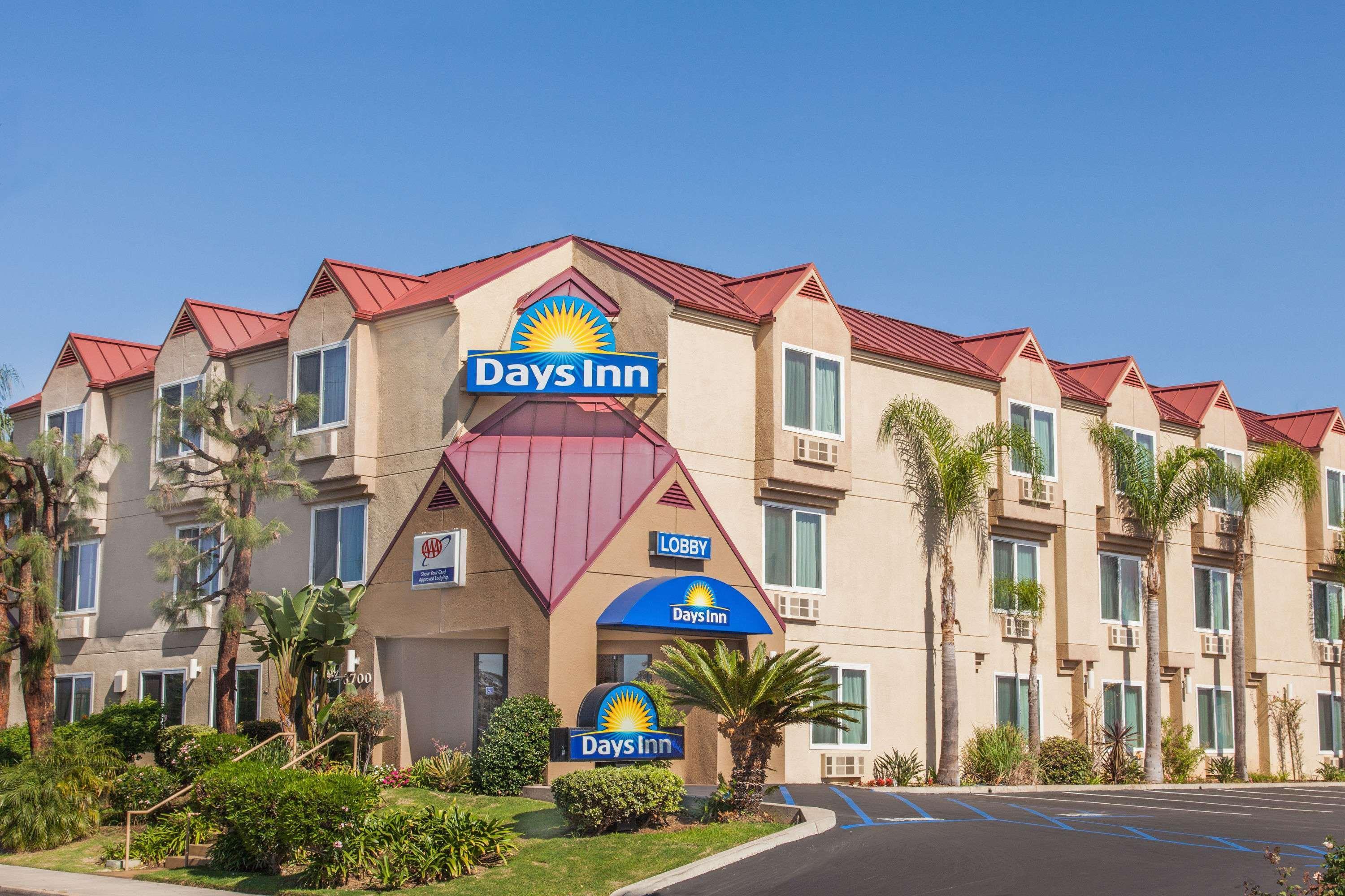 Days Inn By Wyndham Carlsbad Bagian luar foto