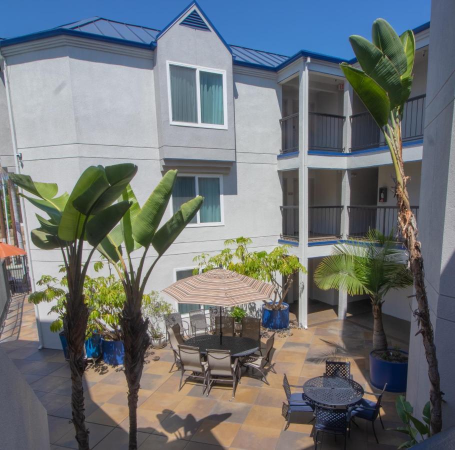 Days Inn By Wyndham Carlsbad Bagian luar foto