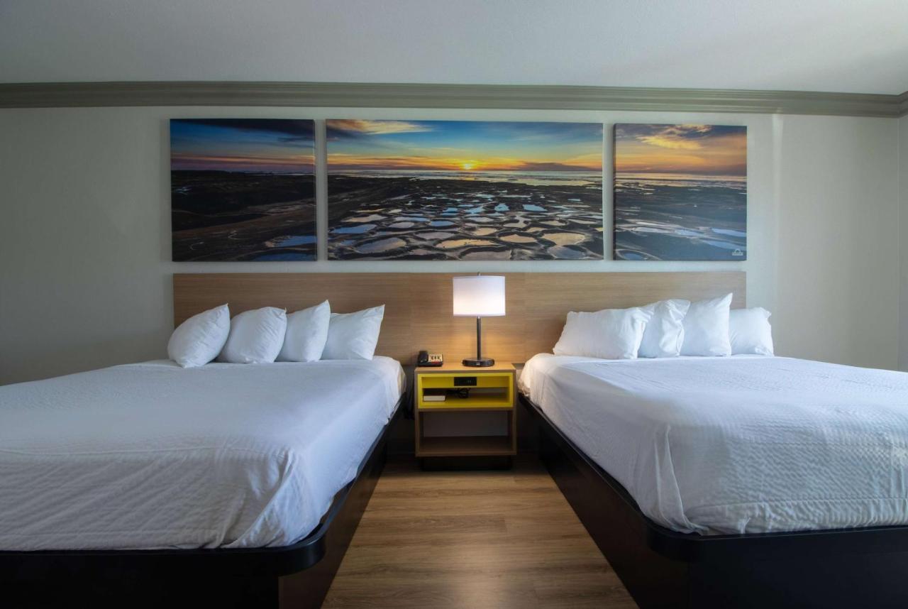 Days Inn By Wyndham Carlsbad Bagian luar foto