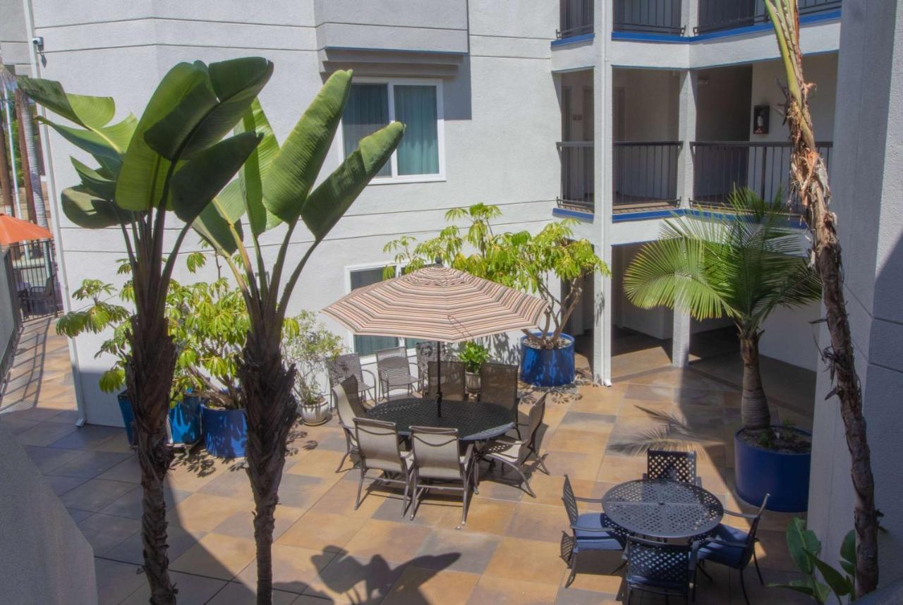 Days Inn By Wyndham Carlsbad Bagian luar foto
